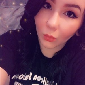 Meet your Posher, Alexis